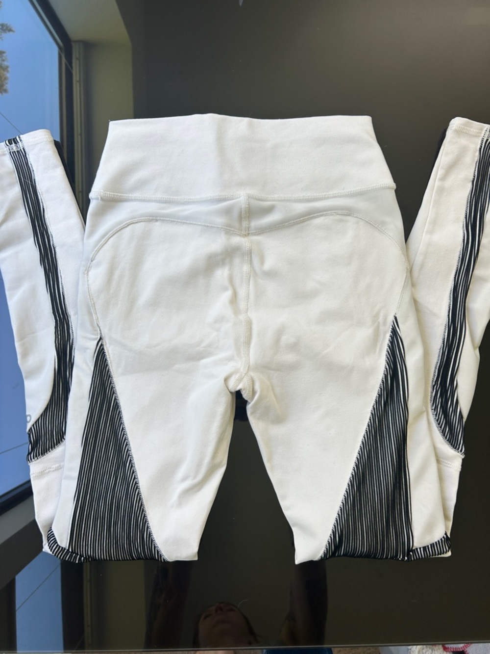 ALO Yoga White High-Rise Leggings with Black 3D Pinstripe Panels S - Picture 4 of 7